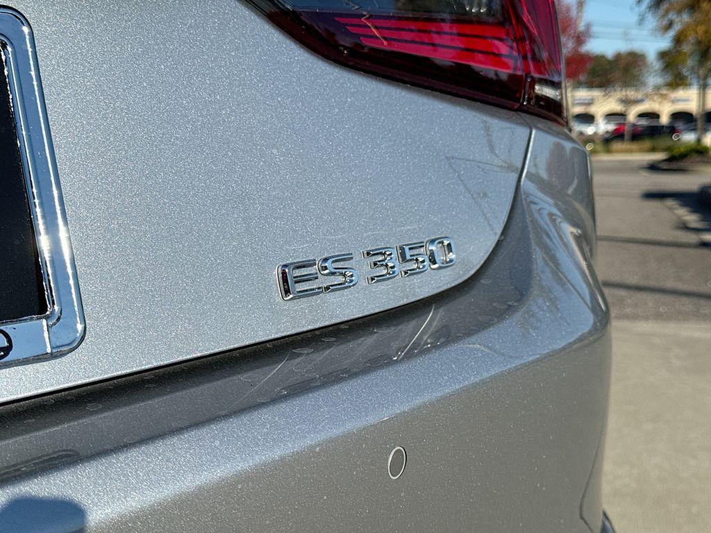 new 2025 Lexus ES 350 car, priced at $52,106