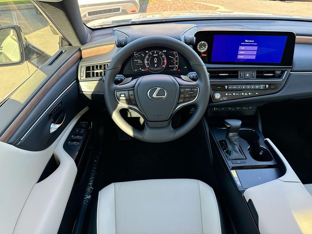 new 2025 Lexus ES 350 car, priced at $52,106