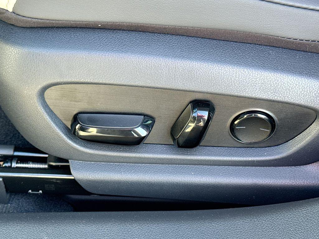 new 2025 Lexus ES 350 car, priced at $52,106