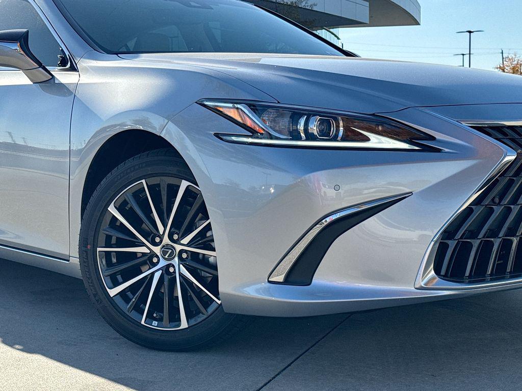 new 2025 Lexus ES 350 car, priced at $52,106