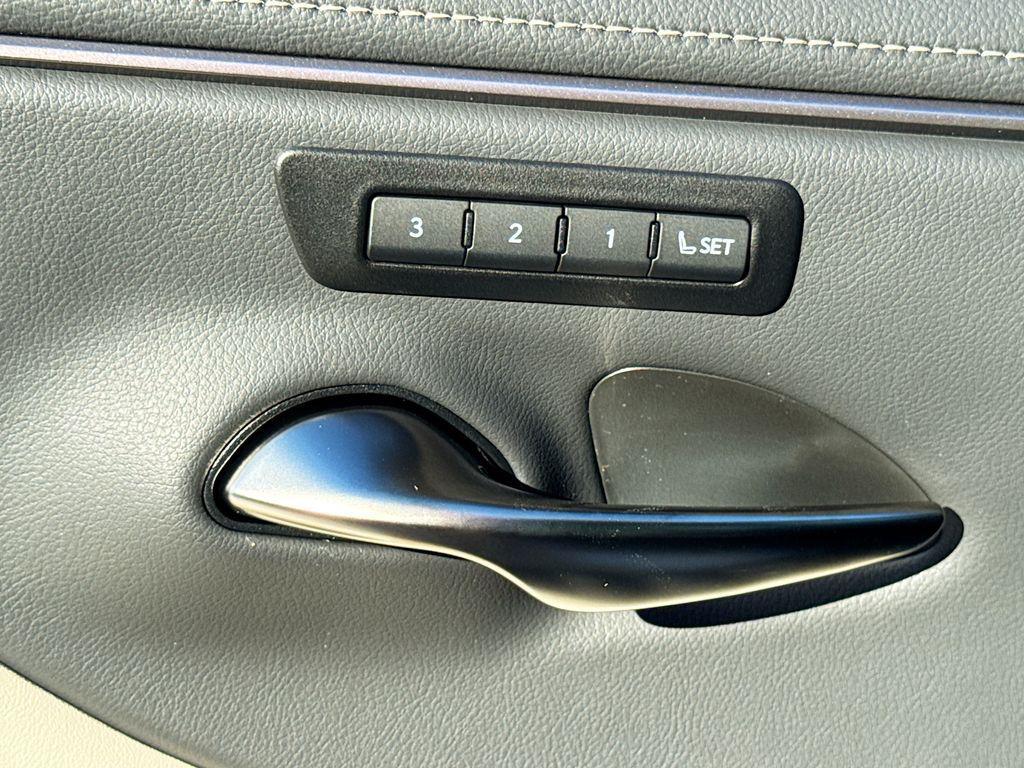 new 2025 Lexus ES 350 car, priced at $52,106