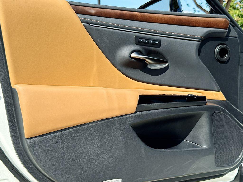 used 2025 Lexus ES 350 car, priced at $46,113
