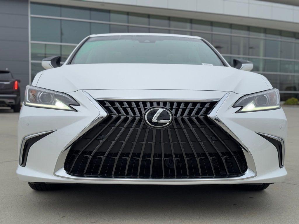 new 2025 Lexus ES 300h car, priced at $51,644