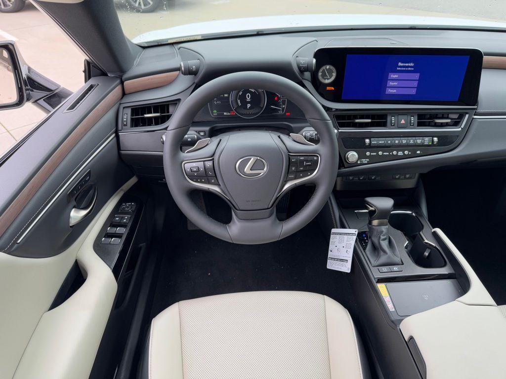 new 2025 Lexus ES 300h car, priced at $51,644