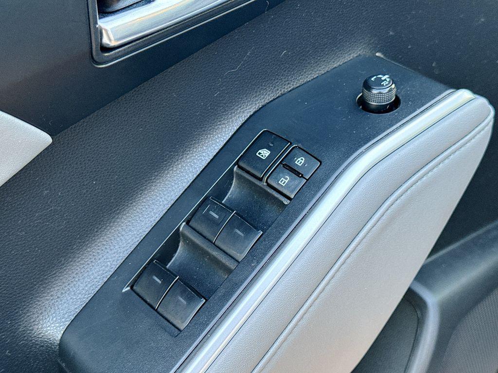 used 2022 Toyota Highlander car, priced at $39,553