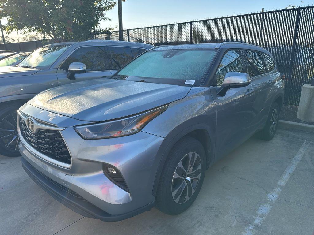 used 2022 Toyota Highlander car, priced at $39,553