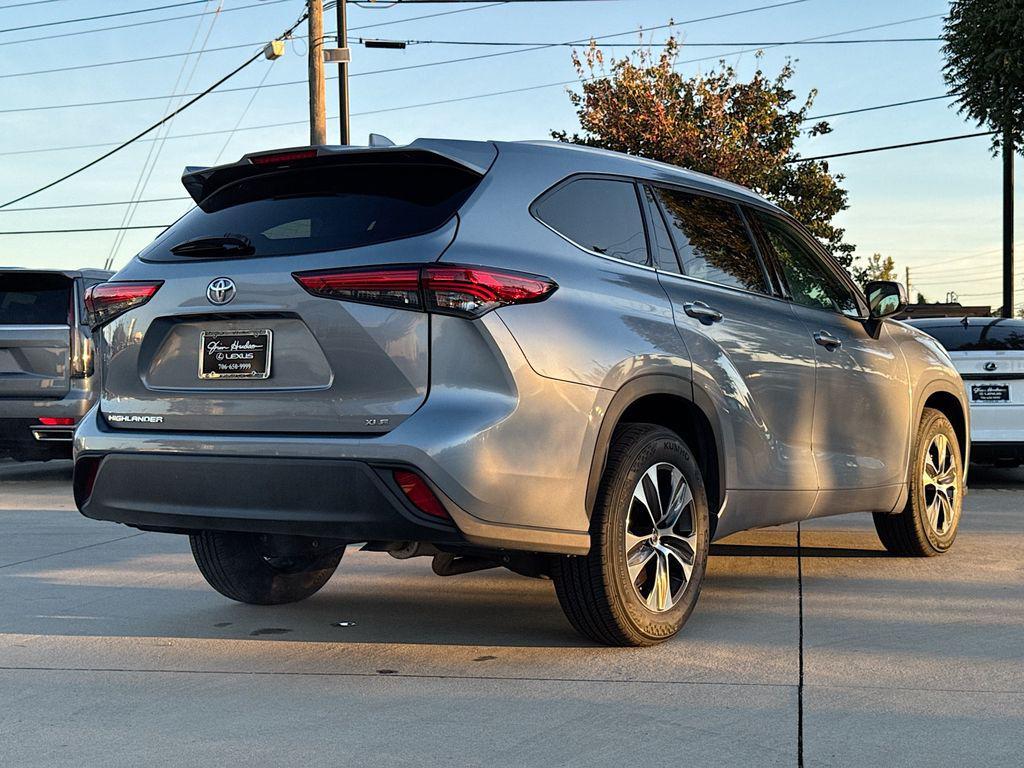 used 2022 Toyota Highlander car, priced at $39,553