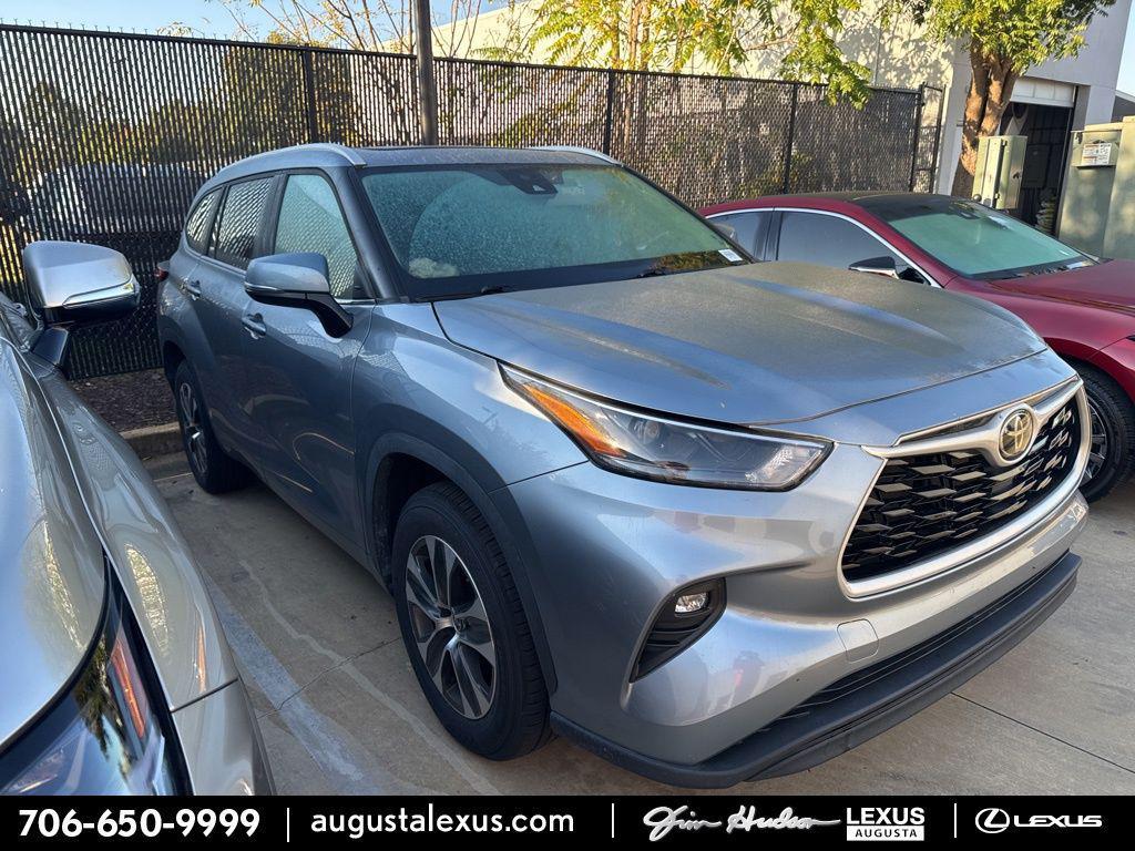 used 2022 Toyota Highlander car, priced at $39,553