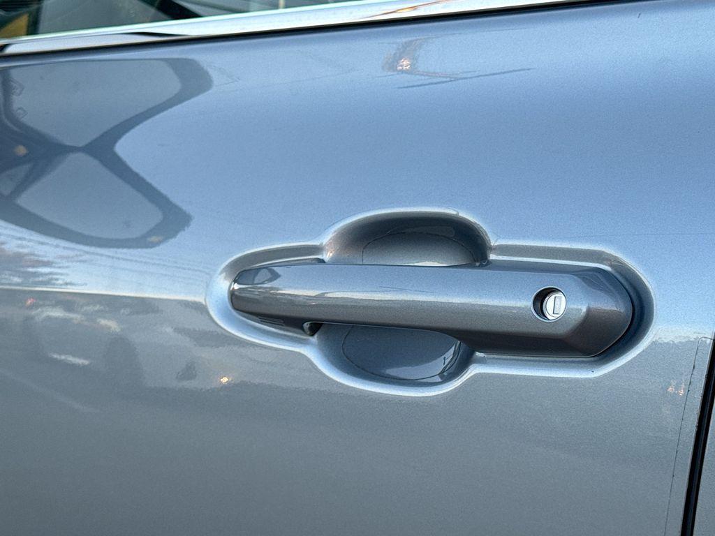 used 2022 Toyota Highlander car, priced at $39,553