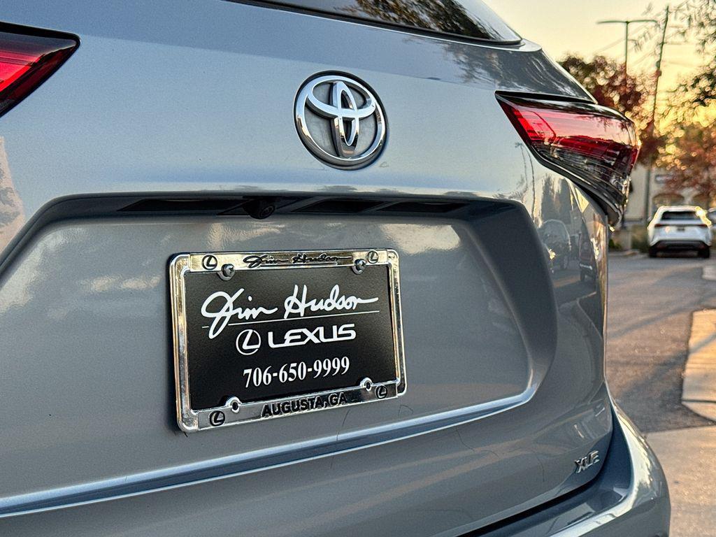 used 2022 Toyota Highlander car, priced at $39,553