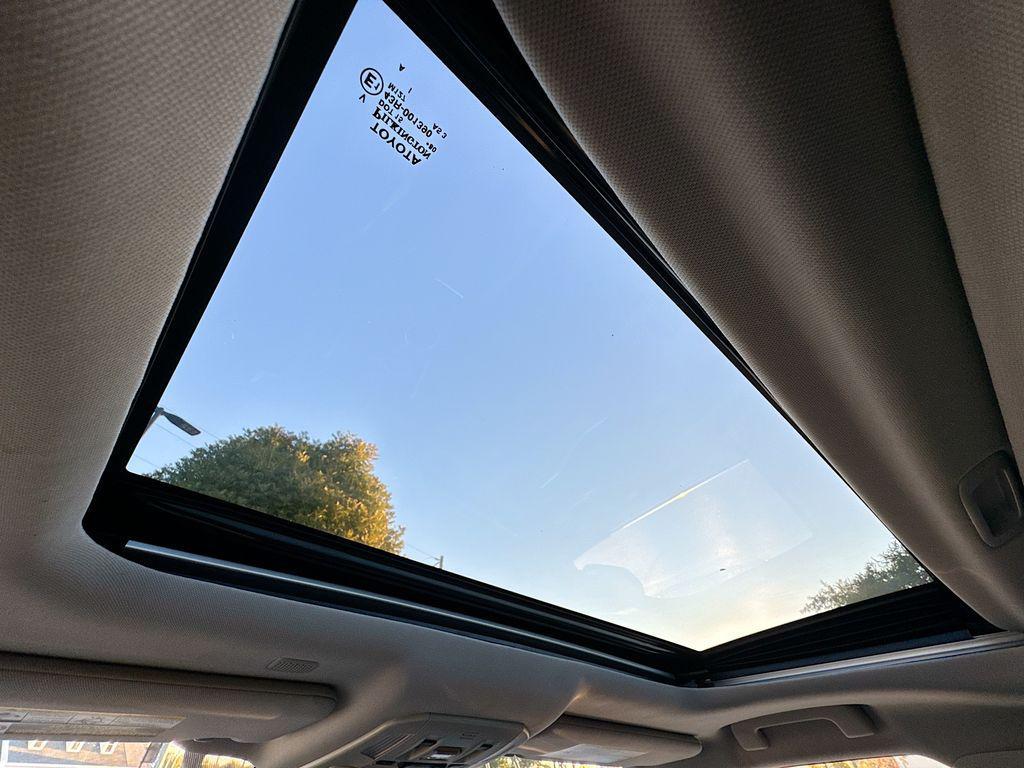 used 2022 Toyota Highlander car, priced at $39,553