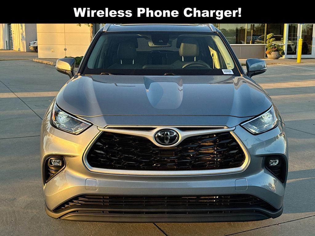 used 2022 Toyota Highlander car, priced at $39,553