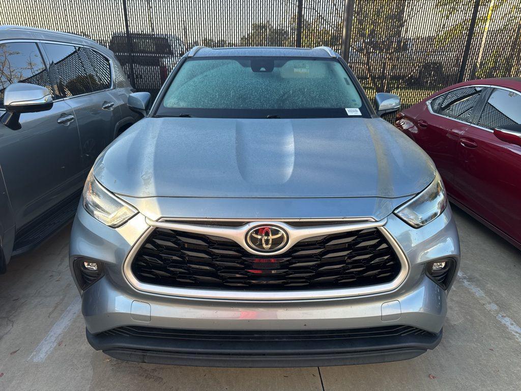 used 2022 Toyota Highlander car, priced at $39,553