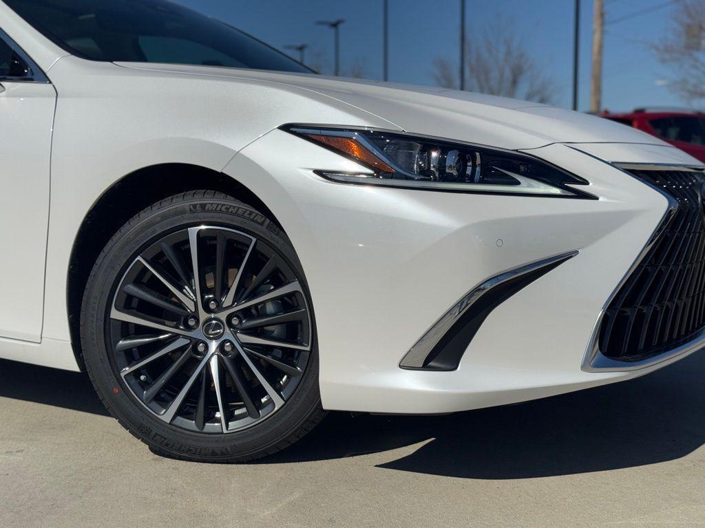 new 2025 Lexus ES 300h car, priced at $50,705