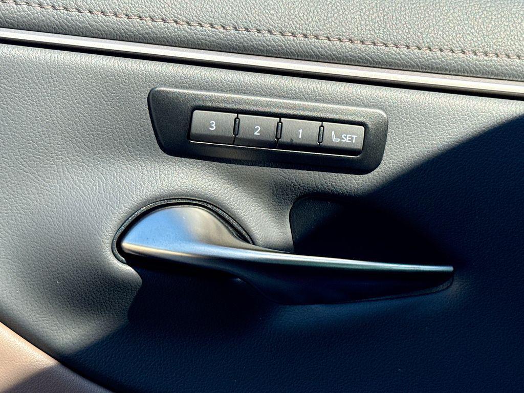 new 2025 Lexus ES 350 car, priced at $51,606