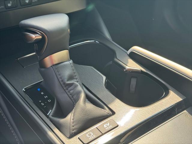 new 2025 Lexus ES 300h car, priced at $53,206