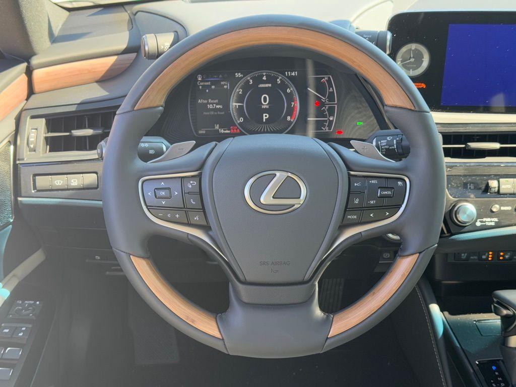 new 2025 Lexus ES 350 car, priced at $55,830