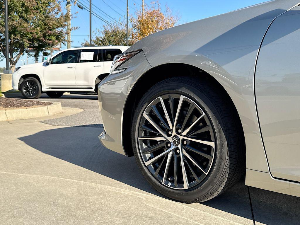 new 2025 Lexus ES 350 car, priced at $51,606