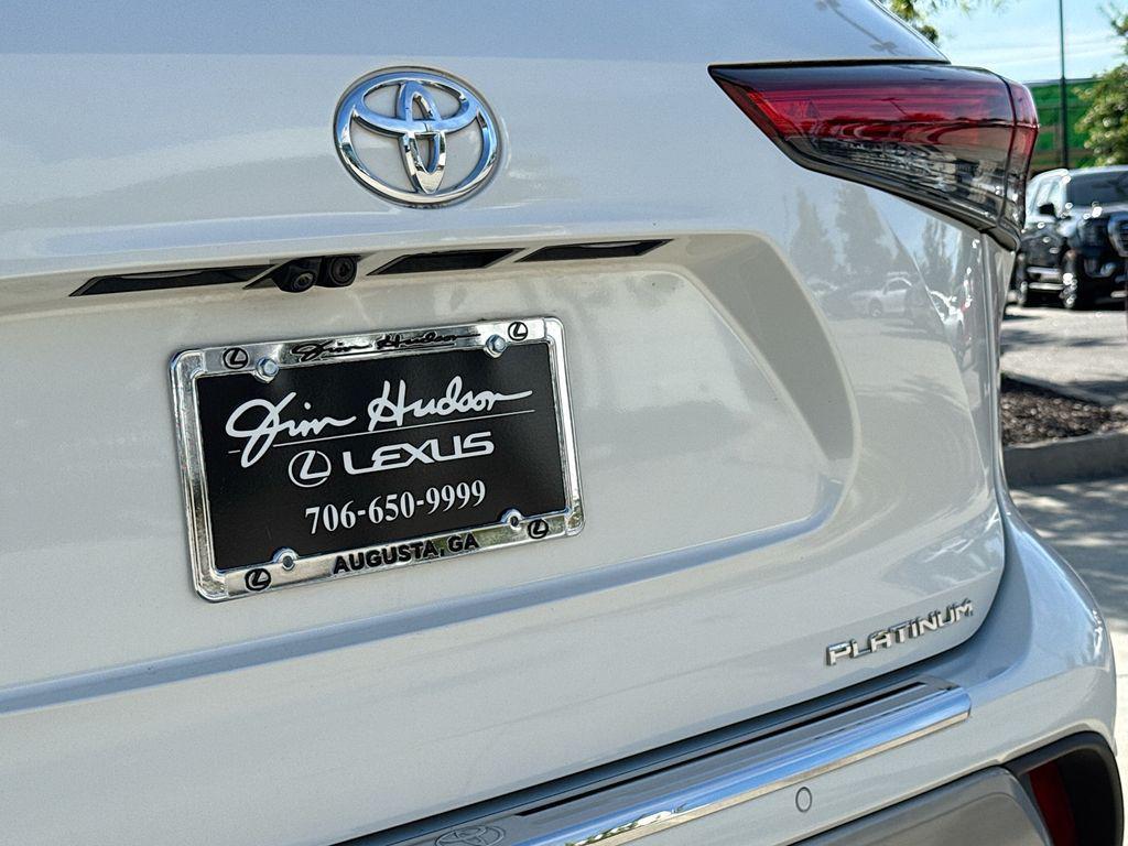 used 2021 Toyota Highlander car, priced at $37,652