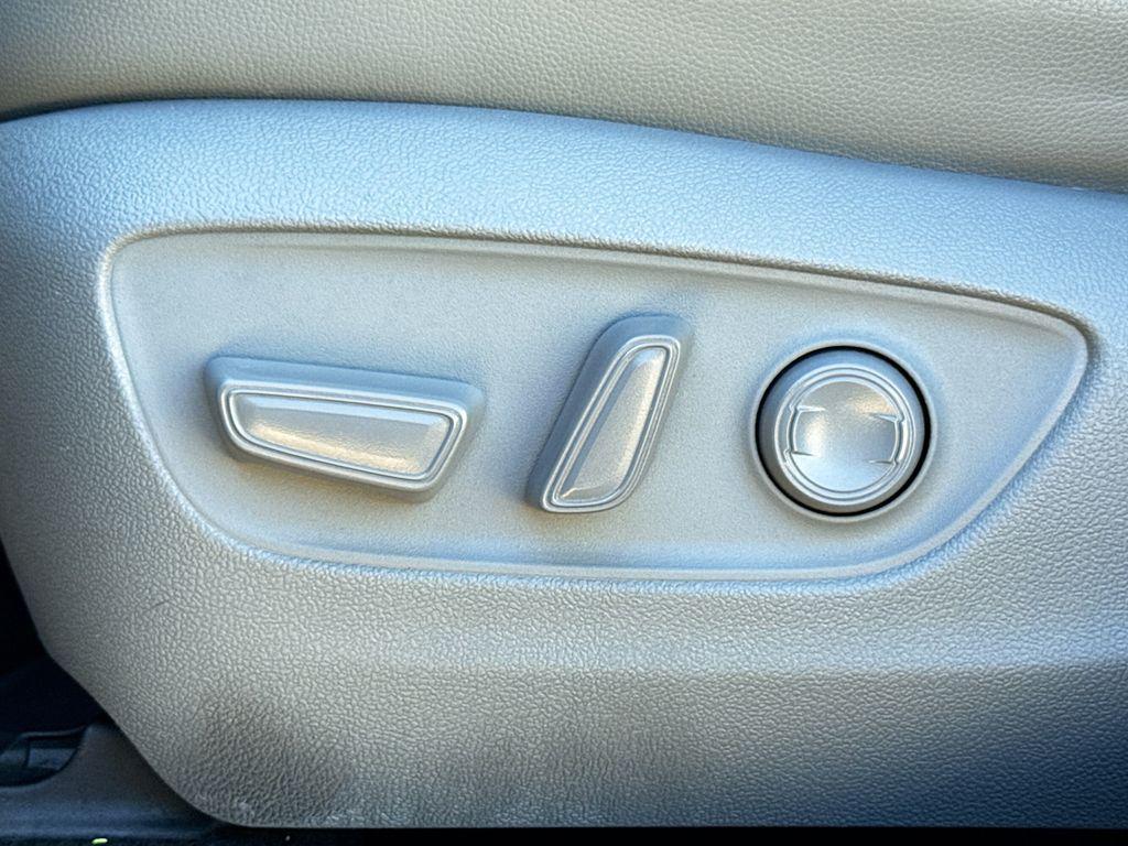 used 2021 Toyota Highlander car, priced at $37,652