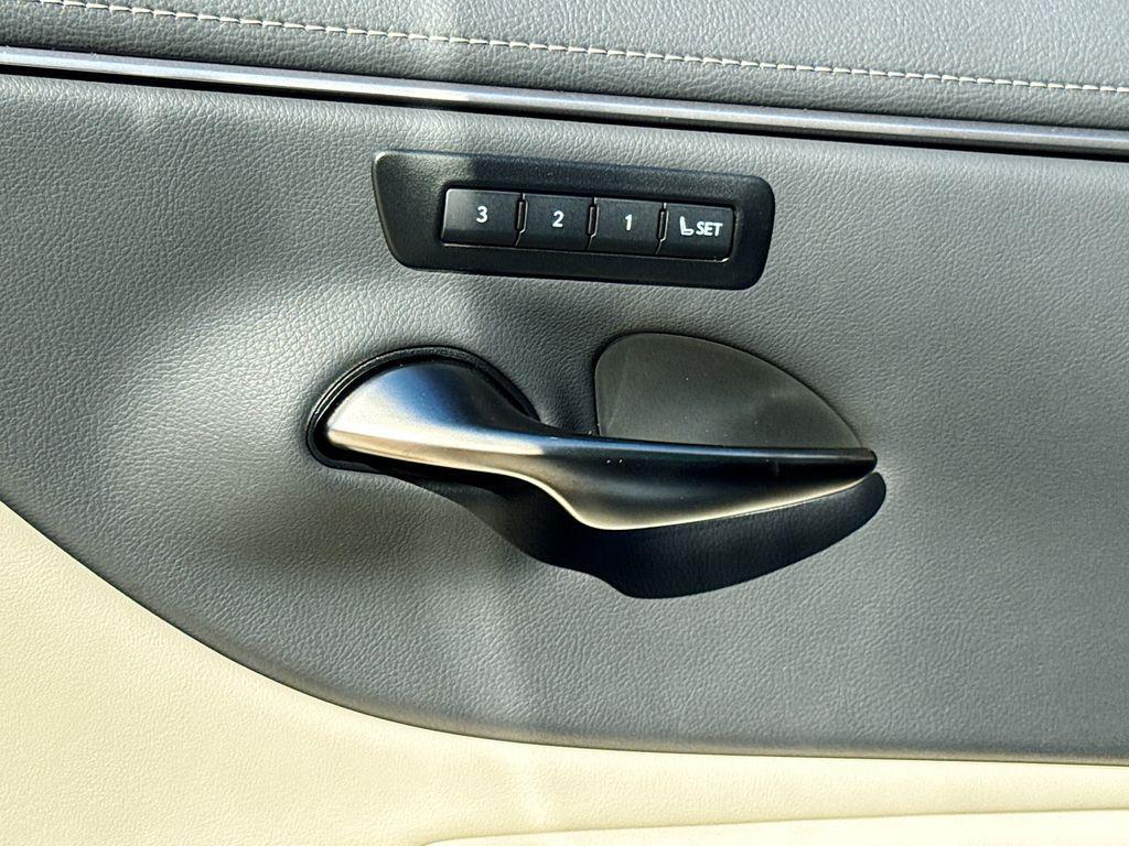 new 2025 Lexus ES 350 car, priced at $53,006