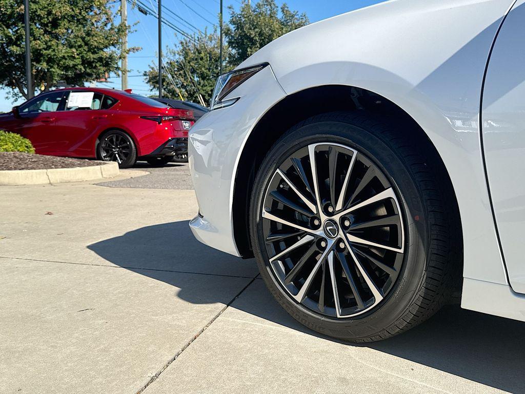 new 2025 Lexus ES 350 car, priced at $53,006