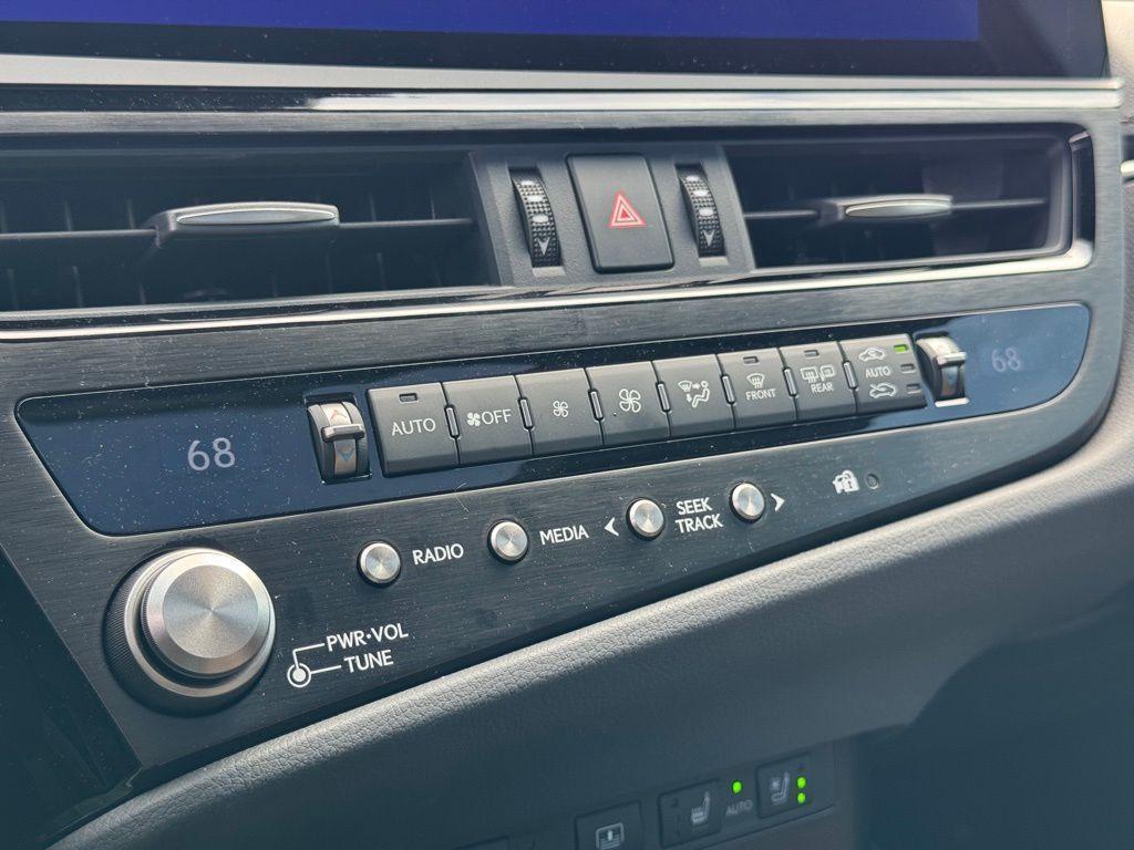new 2025 Lexus ES 350 car, priced at $58,420