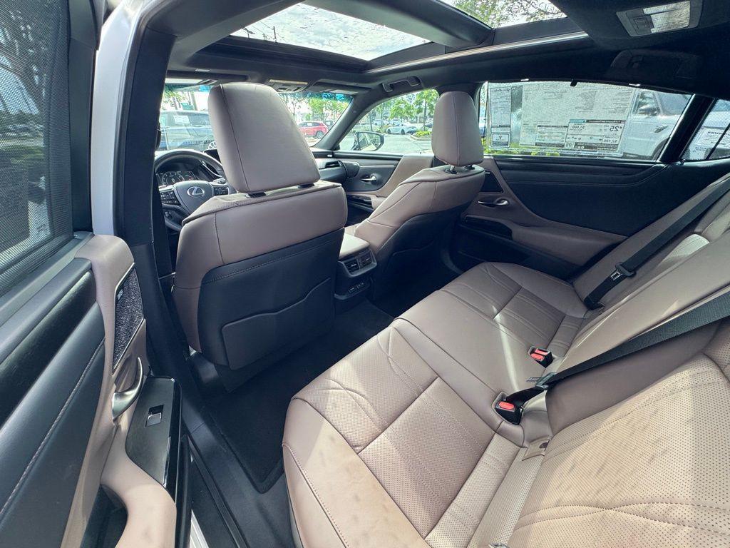 new 2025 Lexus ES 350 car, priced at $58,420