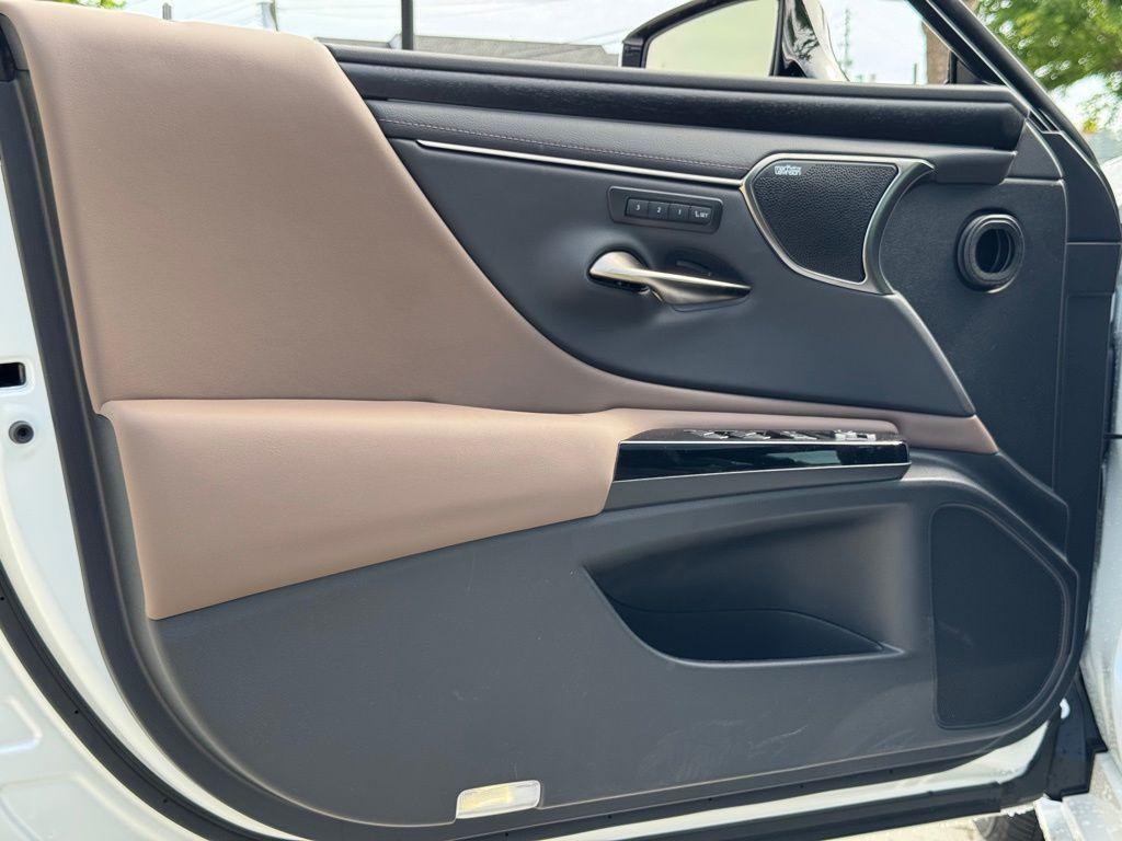 new 2025 Lexus ES 350 car, priced at $58,420