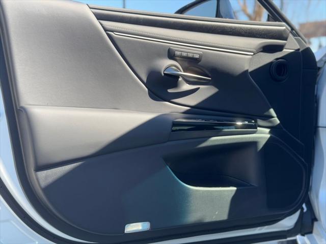 new 2025 Lexus ES 350 car, priced at $48,605