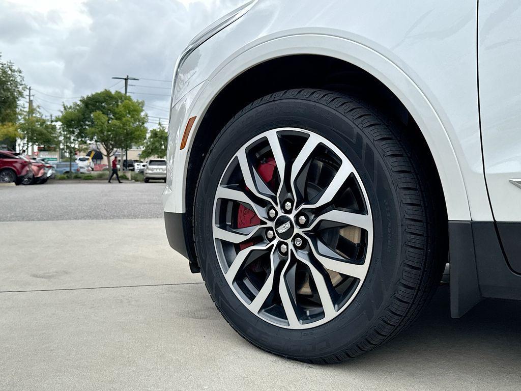 used 2022 Cadillac XT5 car, priced at $37,045