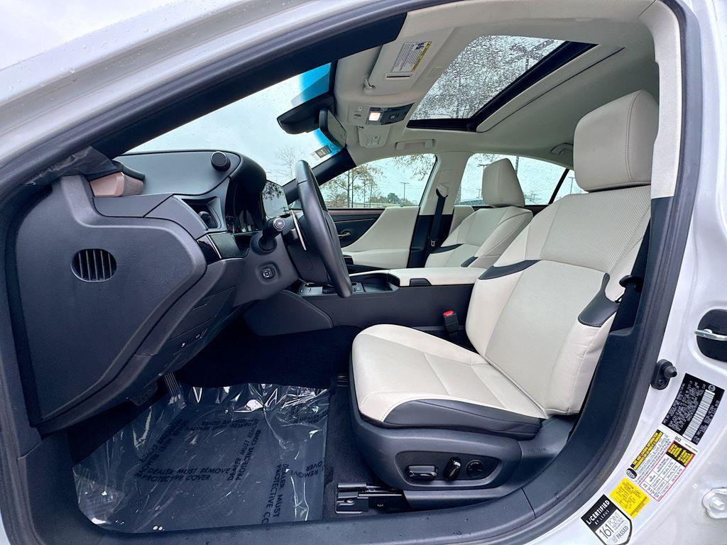 used 2025 Lexus ES 350 car, priced at $46,536