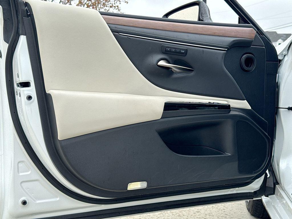 used 2025 Lexus ES 350 car, priced at $46,536