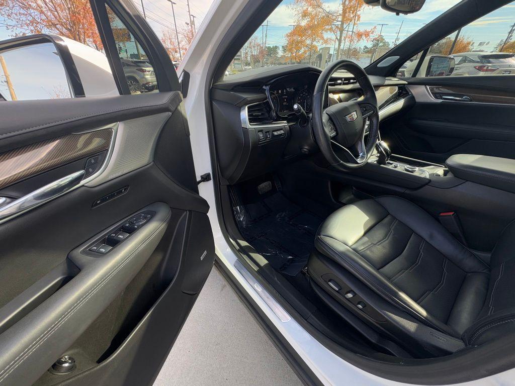 used 2022 Cadillac XT6 car, priced at $37,990