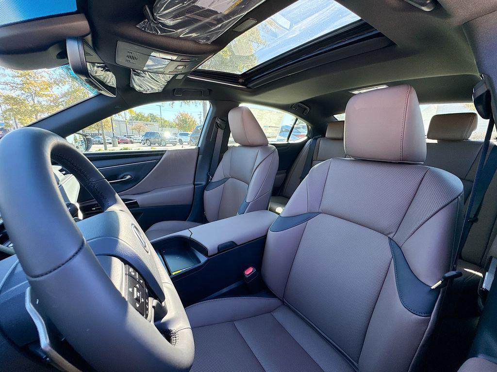 new 2025 Lexus ES 350 car, priced at $52,525