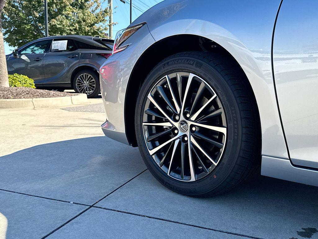 new 2025 Lexus ES 350 car, priced at $52,525