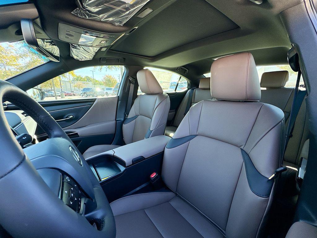 new 2025 Lexus ES 350 car, priced at $52,525