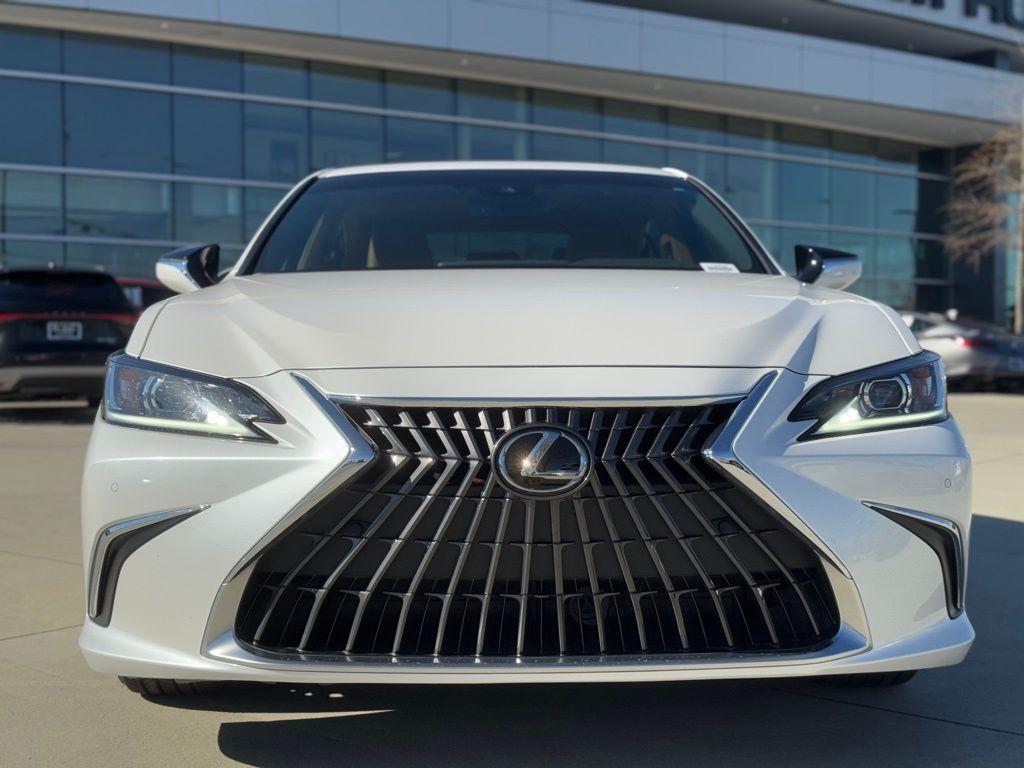 used 2024 Lexus ES 300h car, priced at $46,490