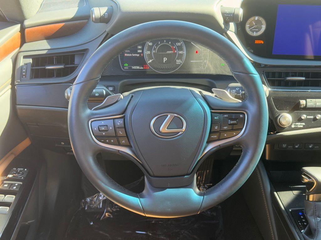 used 2024 Lexus ES 300h car, priced at $46,490