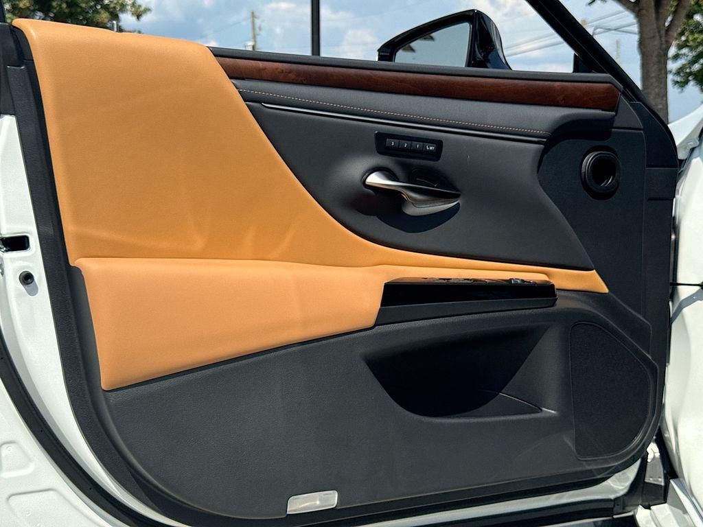 new 2025 Lexus ES 350 car, priced at $54,226