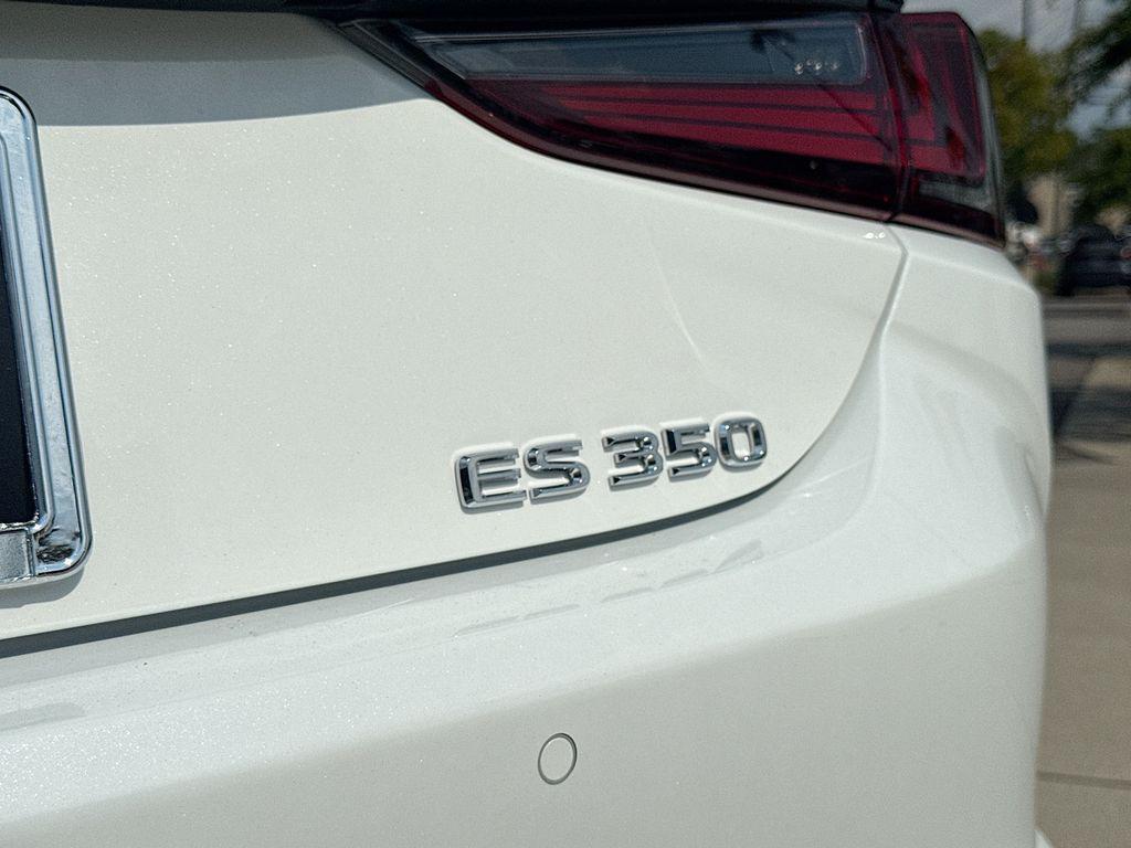 new 2025 Lexus ES 350 car, priced at $54,226
