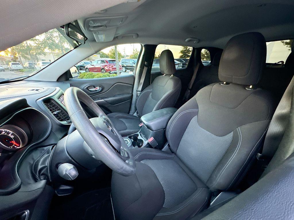 used 2020 Jeep Cherokee car, priced at $18,539