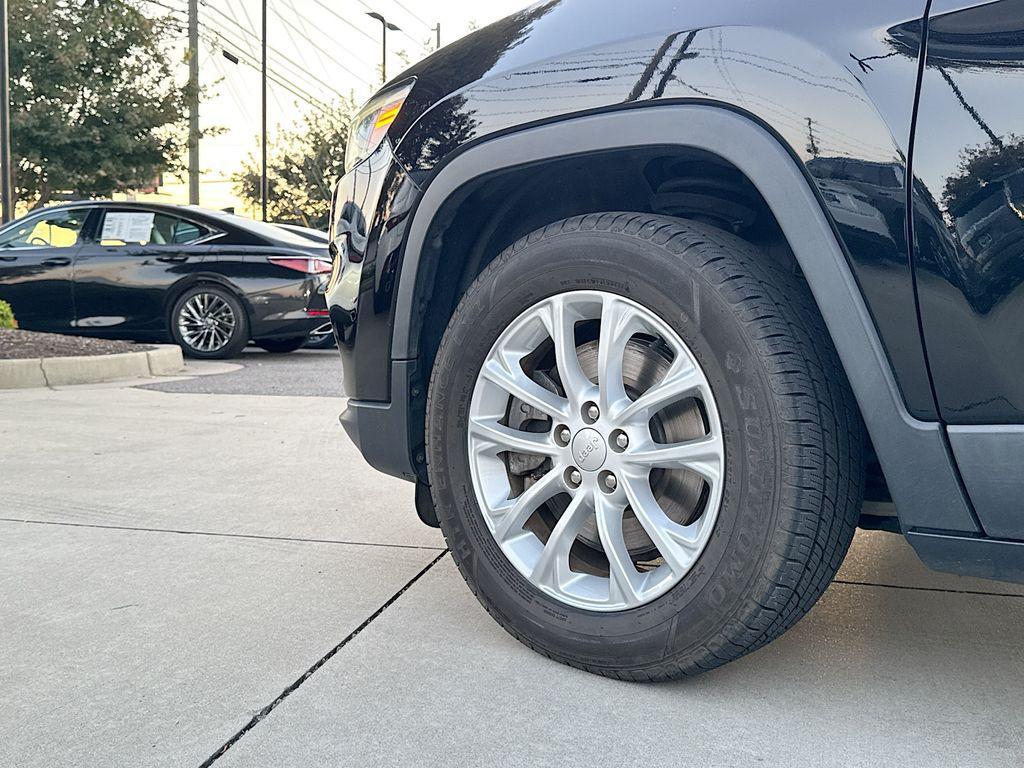 used 2020 Jeep Cherokee car, priced at $18,539