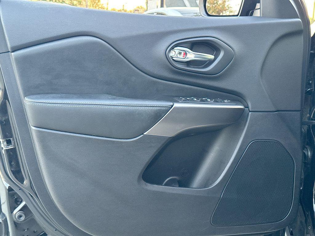 used 2020 Jeep Cherokee car, priced at $18,539