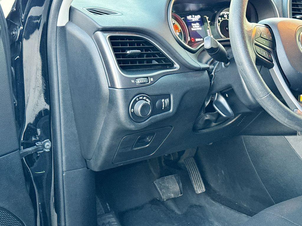 used 2020 Jeep Cherokee car, priced at $18,539