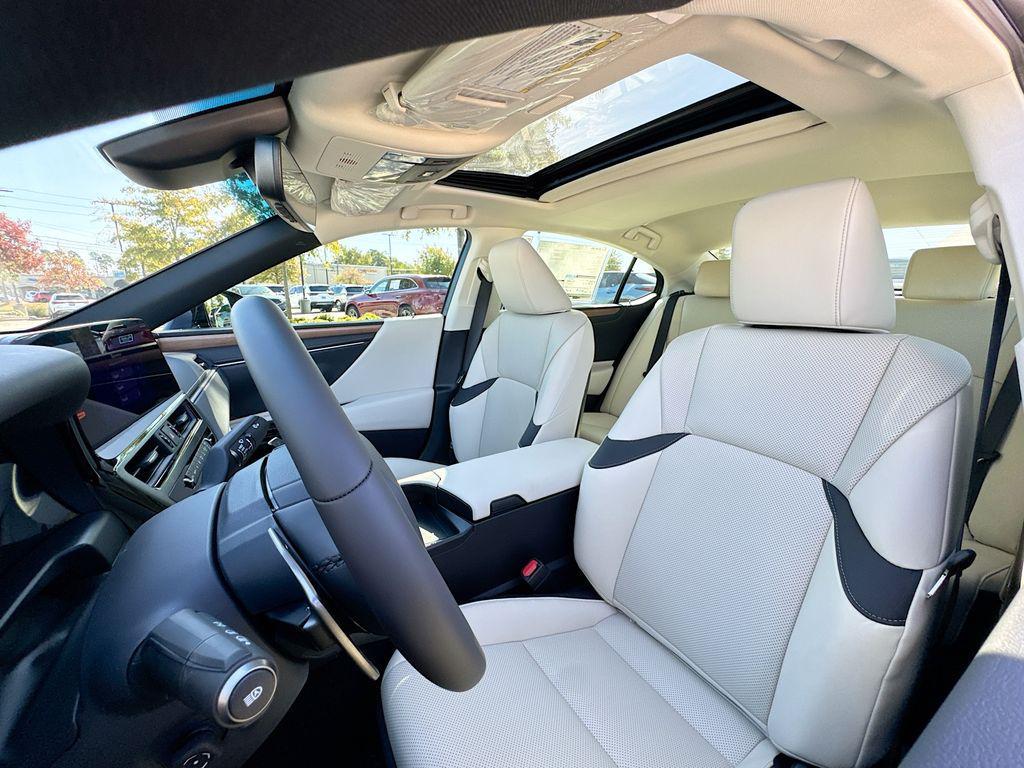 new 2025 Lexus ES 350 car, priced at $50,685