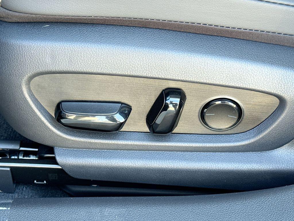 new 2025 Lexus ES 350 car, priced at $50,685