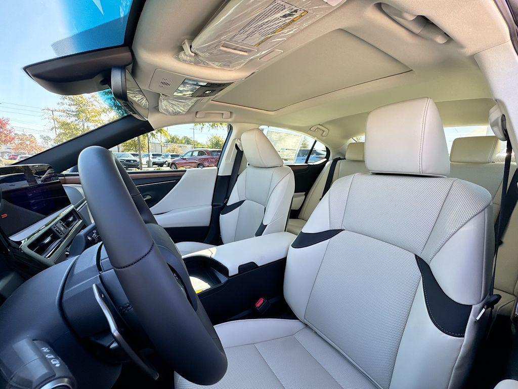 new 2025 Lexus ES 350 car, priced at $50,685
