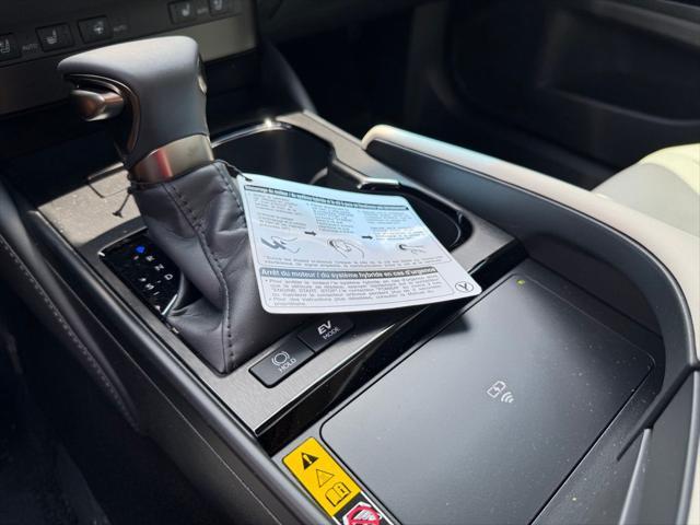 new 2025 Lexus ES 300h car, priced at $53,645