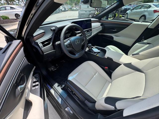 new 2025 Lexus ES 300h car, priced at $53,645
